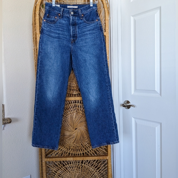 Levi's Denim - 💞 Levi's Ribcage Straight Jeans Size 25